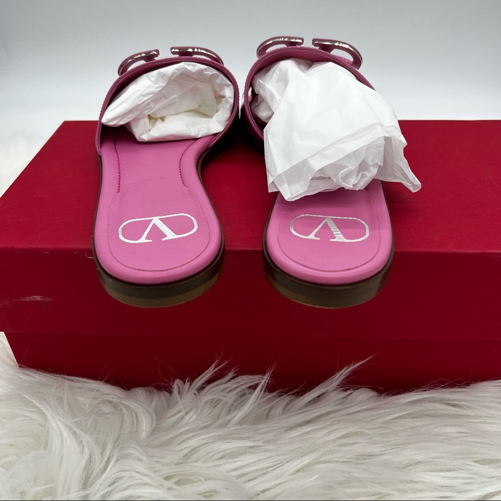 Valentino VLogo Pink Patent Leather Sildes - Picture 8 of 11